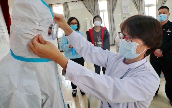 秦皇島醫護人員 筑牢防護壁壘，提升疫情應急處置能力